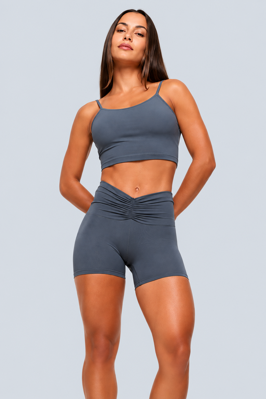 Sturmgraues Crop-Top-Set im Porträt BCult Alpine Storm Longline Top - Image 1