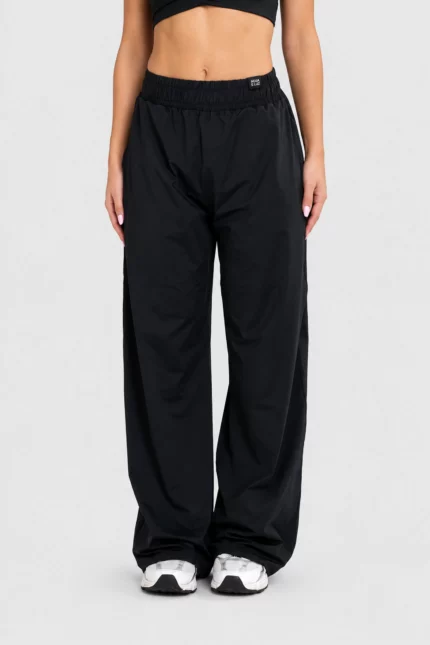 Black wide-leg trousers with pockets
