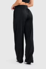 Black wide-leg trousers with pockets