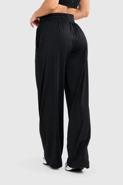 Black wide-leg trousers with pockets